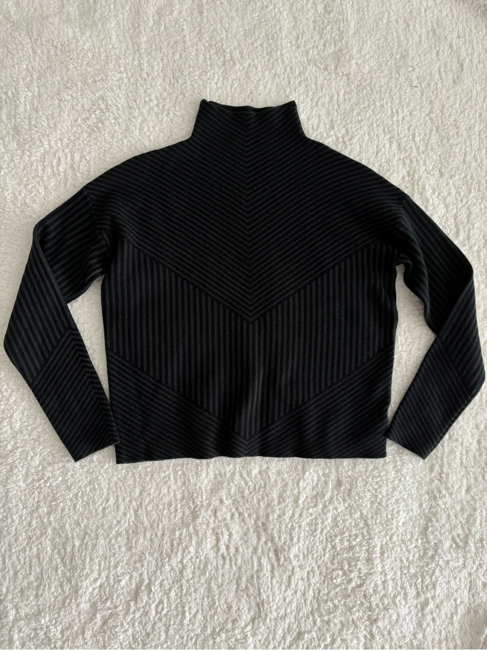 Tahari Women’s Mock Neck Sweater Sz S Green Black Chevron Striped Thick Knit - Picture 5 of 7